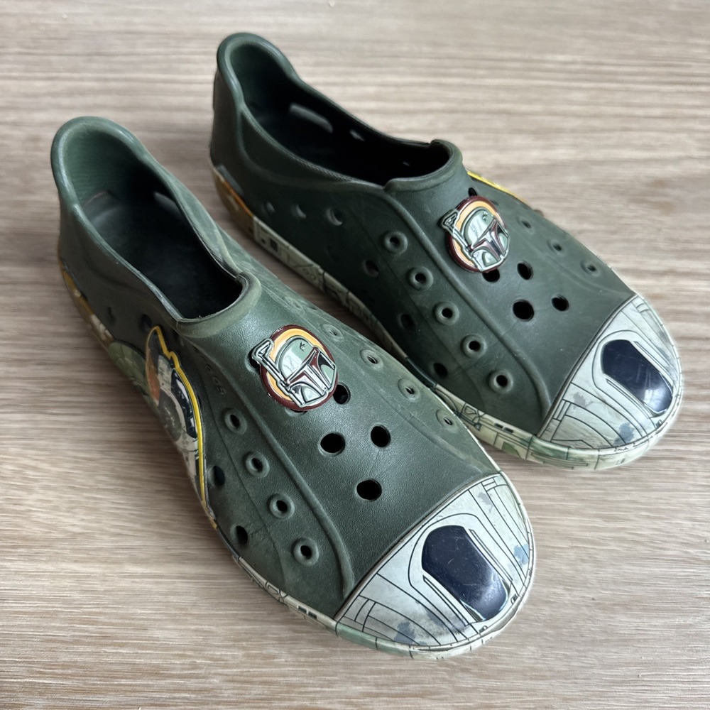 Star Wars Crocs Boba Fett Boys Shoes Sz 2 Disney Water Shoes - Picture 2 of 6